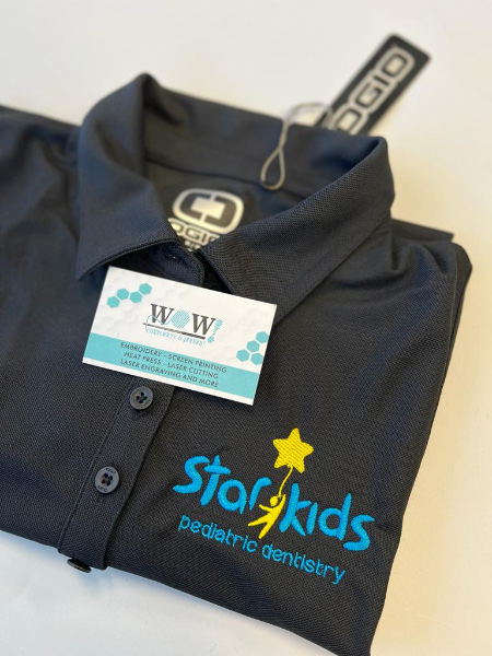 Serigrafía en ropa tela Wow